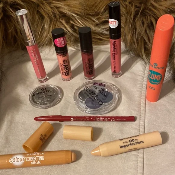 Bundle of 10 essence items(eyeshadow,lipgloss,lip liner,concealer,black mascara) - Picture 1 of 14
